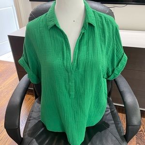 Emerald green short sleeve xirena shirt- size small. Barely  worn
